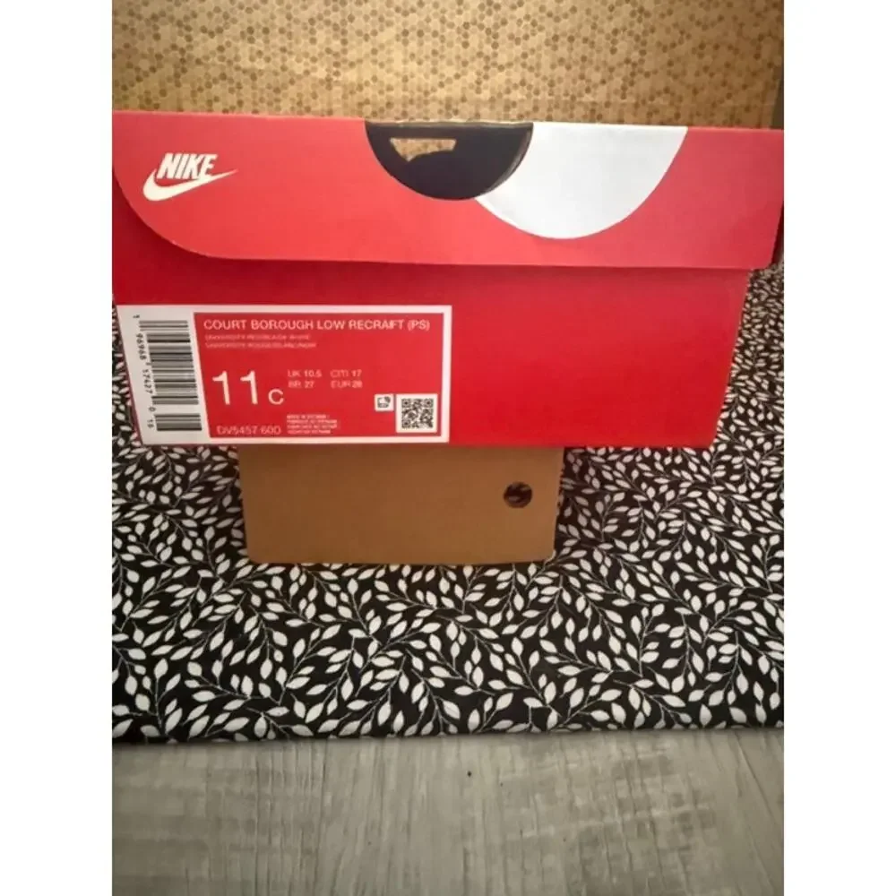 Nike step out